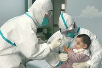 Bé 2 tháng tuổi ở Hà Nội dương tính với SARS-CoV-2