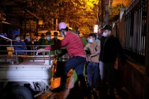 Nguyên nhân người đàn ông ném gạch, đá làm hỏng 4 ô tô ở Hà Nội