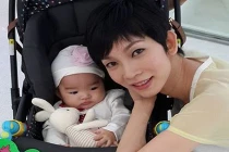 Siêu mẫu Xuân Lan: “Tôi bao dung hơn từ khi làm mẹ“