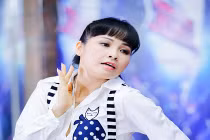 Ca sĩ "trăm tỉ" Trang Nhung trầy trật trên sàn tập