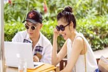 Bắt gặp Thu Hằng lái xế sang hẹn hò Đỗ Mạnh Cường