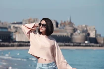 Vân Trang khoe eo thon giữa đất Pháp