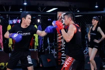 Nhà thiết kế Project Runway “dùng” đấu võ hóa giải mâu thuẫn