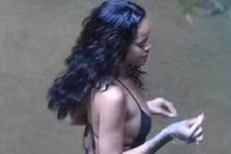 Rihanna lộ ảnh vòng ba cong vút