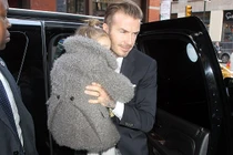 Phát ghen với hình ảnh gia đình hạnh phúc của Beckham - Victoria