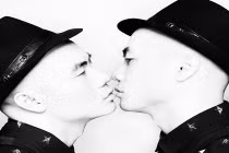 Đỗ Mạnh Cường tuyển chị em sinh đôi làm mẫu