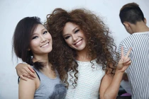 Em gái Phương Vy bất ngờ khoe giọng trong liveshow 