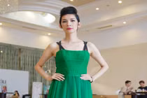 Xuân Lan diện váy xuyên thấu đi chấm thi Next Top