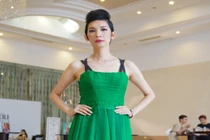 Xuân Lan diện váy xuyên thấu đi chấm thi Next Top