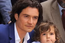 Con trai siêu "cute" của Orlando Bloom trên Đại lộ danh vọng