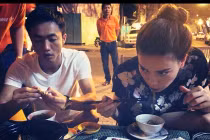 Thực hư bức ảnh tình cảm của vợ chồng Hà Hồ