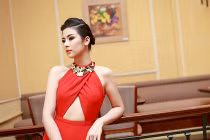 Ngọc Hân quyến rũ bất ngờ với đầm cut-out