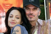 Angelina Jolie và chồng cũ vẫn thường xuyên liên lạc