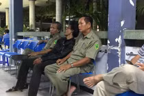 Đối tượng dùng mã tấu chém gương ô tô bị "ngáo đá"?