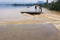 Hà Nội: Vỡ đê sông Bùi, huyện Chương Mỹ