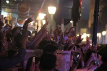 Người Hà Nội hô to "Welcome to Việt Nam" chào đón Tổng thống Donald Trump