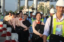 Nụ cười nhân viên BOT Cai Lậy giữa không khí căng thẳng