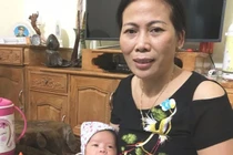 Bàng hoàng phát hiện bé 20 ngày tuổi trong thùng giấy