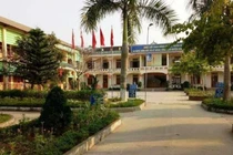 Nghe nhầm con bị đánh gãy tay, phụ huynh xông vào đấm hiệu trưởng