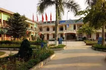 Nghe nhầm con bị đánh gãy tay, phụ huynh xông vào đấm hiệu trưởng