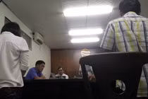 Vô ý ôm...chết con 3 tuổi, mẹ lĩnh án 2 năm tù