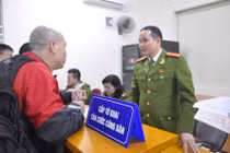 Khi nào mới bắt đầu “khai tử” Sổ hộ khẩu? 