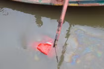 Đang tìm tài xế mất tích trên chiếc ôtô dưới lòng sông