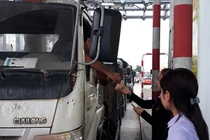 Tại sao tài xế dùng tiền lẻ qua BOT Nam Bình Định?
