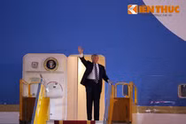 Tổng thống Donald Trump đến Hà Nội, bắt đầu chuyến thăm chính thức Việt Nam