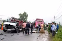 Hai xe khách tông nhau ở Tây Ninh: Tài xế đã ngủ gật?