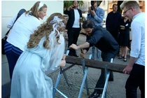 Chết ngất 10 tục lệ cưới xin độc, lạ, quái nhất hành tinh