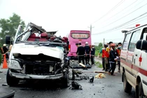 Phó Thủ tướng chỉ đạo làm rõ vụ TNGT 2 xe khách tông nhau