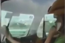 Lái xe bằng…chân, tài xế xe đầu kéo container nhận kết đắng