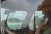 Lái xe bằng…chân, tài xế xe đầu kéo container nhận kết đắng