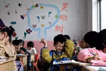 Cám cảnh số phận những đứa trẻ bị cha mẹ nghèo bỏ lại quê