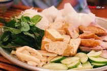 Tại sao quán bún đậu đường Pasteur lúc nào cũng cháy hàng?