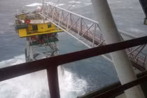 Video: Quần đảo Trường Sa trong tâm bão số 16