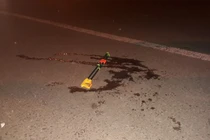 Bàng hoàng cha sát hại con 5 tuổi giữa phố