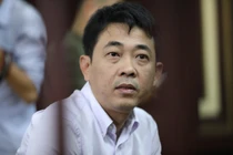 Nghe đọc lệnh bắt, TGĐ VN Pharma ngất xỉu ngay tại tòa