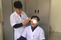 Bắt khẩn cấp nam thanh niên đấm gãy mũi bác sĩ