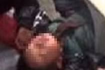 Chui vào cốp ôtô Mercedes, hai đứa trẻ chết ngạt