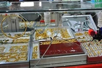 Bắt hung thủ nổ súng cướp tiệm vàng ở ngoại ô Sài Gòn