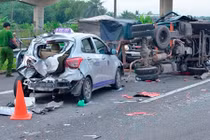 Tai nạn liên hoàn trên cao tốc TP HCM-Trung Lương nhiều người thương vong