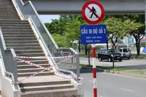 Bất ngờ phong toả cầu bộ hành trên đại lộ nghìn tỷ