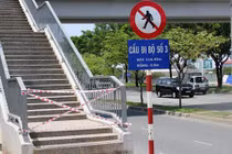 Bất ngờ phong toả cầu bộ hành trên đại lộ nghìn tỷ