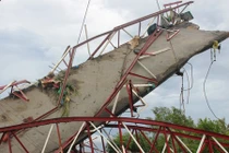 Cận cảnh cầu treo tiền tỷ bị sà lan tông sập ở TP HCM