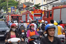 TP HCM: Đường phố kẹt cứng vì hoả hoạn trong hẻm