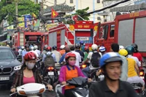 TP HCM: Đường phố kẹt cứng vì hoả hoạn trong hẻm