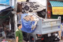 Hiện trường xe ben đâm sập nhà dân: Đang giải cứu nhiều người