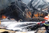 Clip hiện trường tan hoang sau vụ cháy kinh hoàng ở Long An